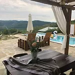 Kuca Zanetta Sa Bazenom Vila